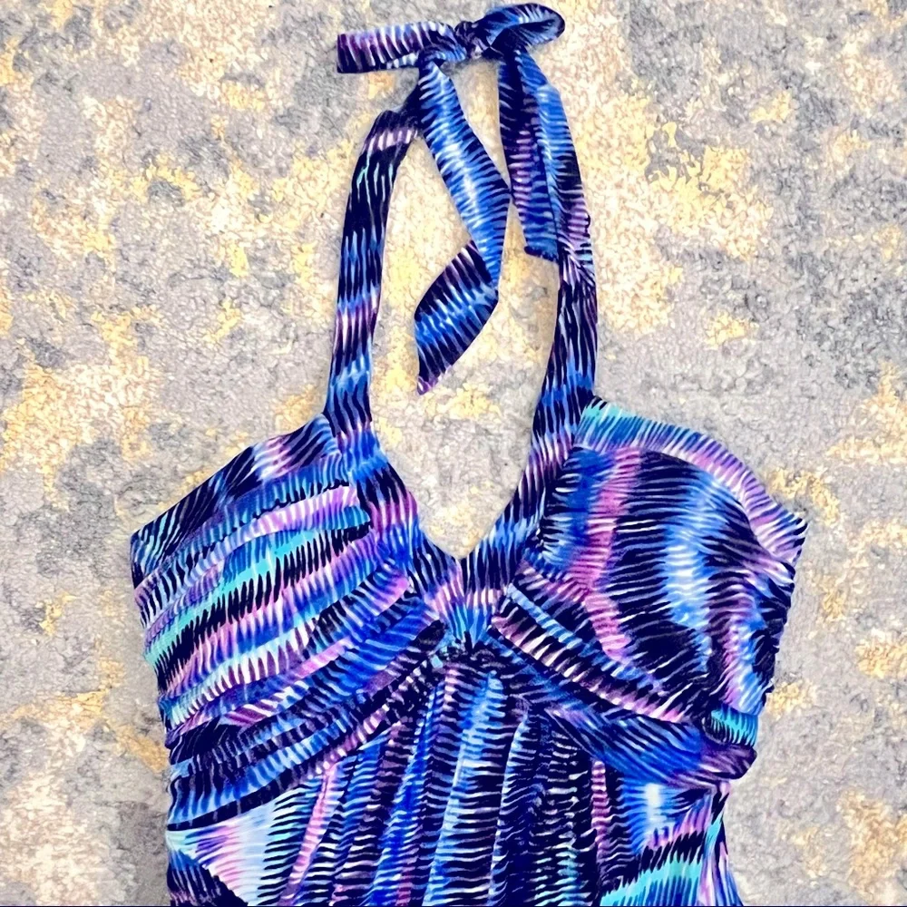 Gorgeous Halter Gown - Picture 2 of 8